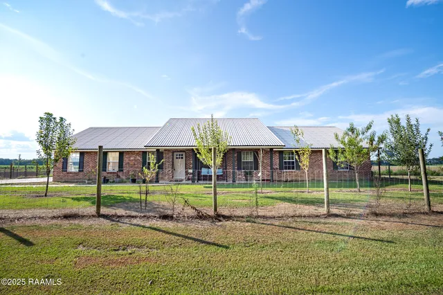 $295,000 | 3745 Highway 360, Melville, LA 71353