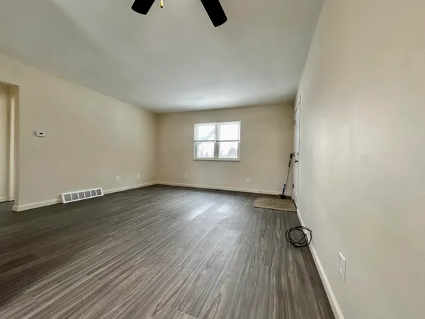 $1,450 | 61 /63 Maplecrest Drive, Howell, MI 48843