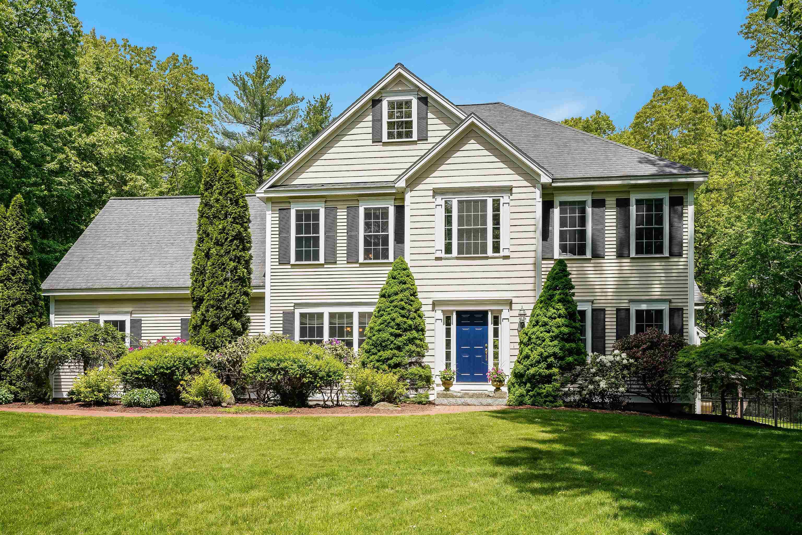 21 Wiggin Road Bedford, NH 03110 - Photo 2 of 11