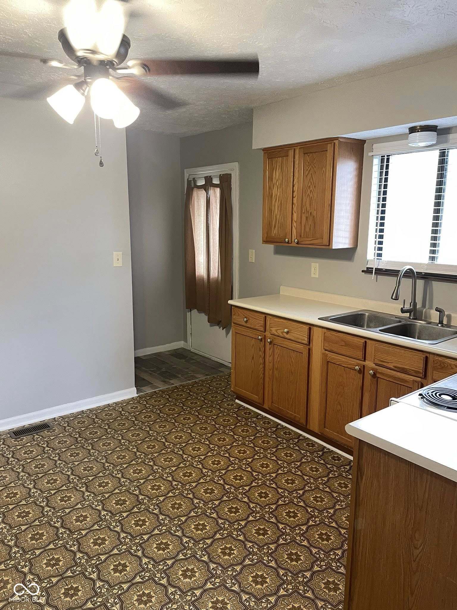 304 South Mill Street Plainfield, IN 46168 - Photo 5 of 16