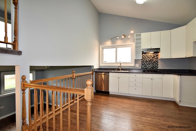 309 Hopi Court Carol Stream, IL 60188 - Photo 8 of 25 a kitchen with granite countertop a sink cabinets and stainless steel appliances