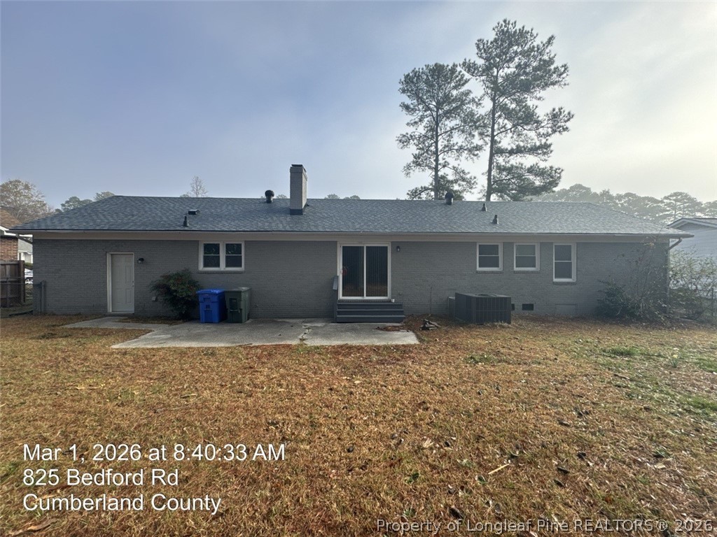825 Bedford Road Fayetteville, NC 28303 - Photo 3 of 26 a front view of a house with a garden