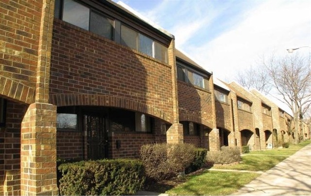 828 South May Street Chicago, IL 60607 - Photo 1 of 9 a front view of a house with a yard