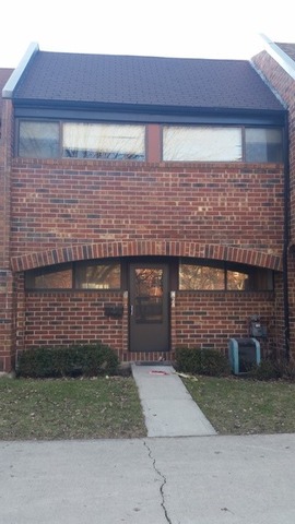 828 South May Street Chicago, IL 60607 - Photo 2 of 9 a front view of a house with a garden
