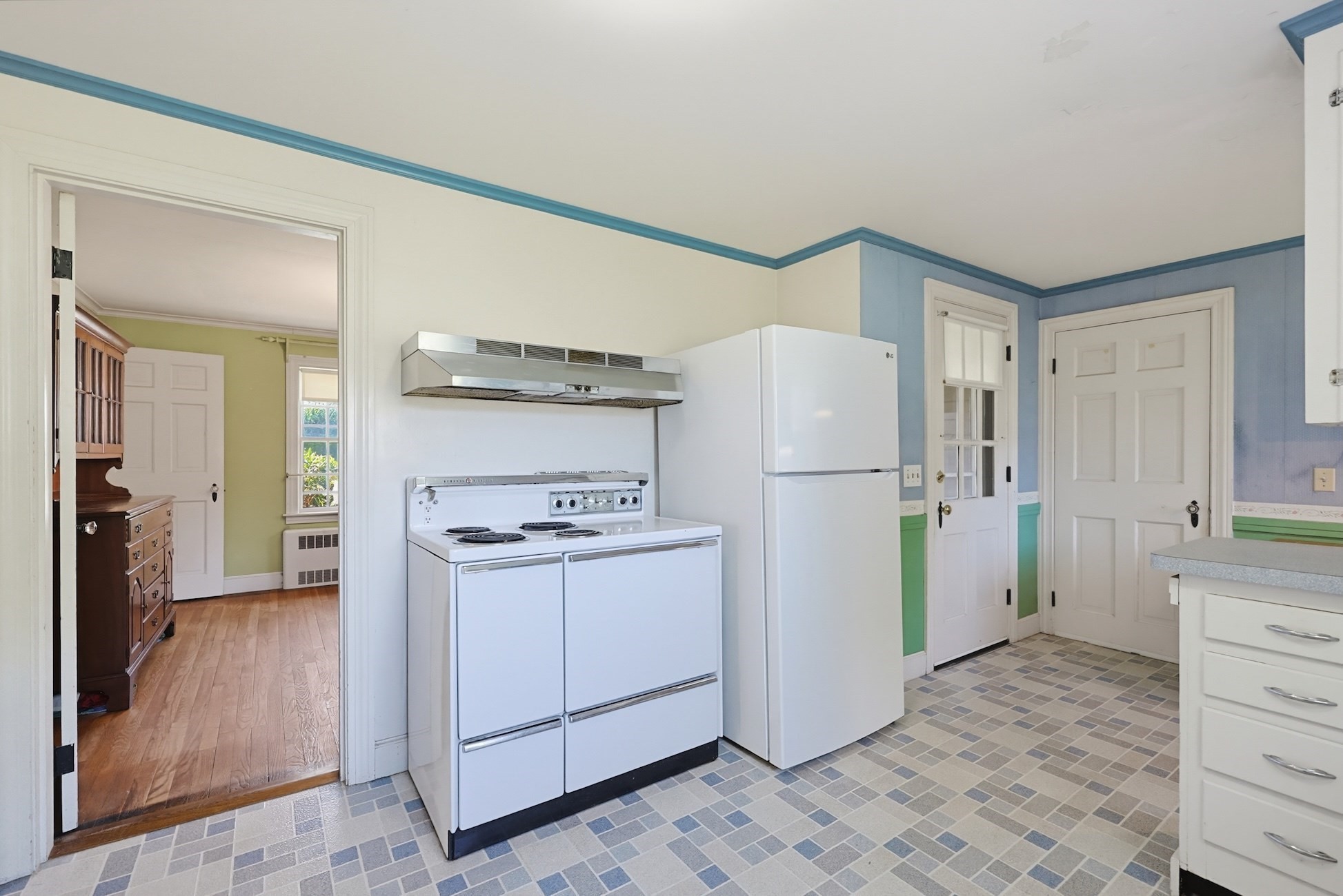 24 Stark Road Worcester, MA 01602 - Photo 6 of 42 Gallery Image 6