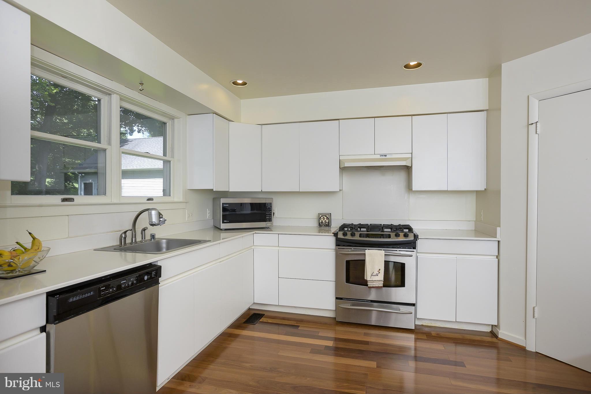 7056 Long View Road Columbia, MD 21044 - Photo 14 of 30 Kitchen with Stainless Steel Appliances