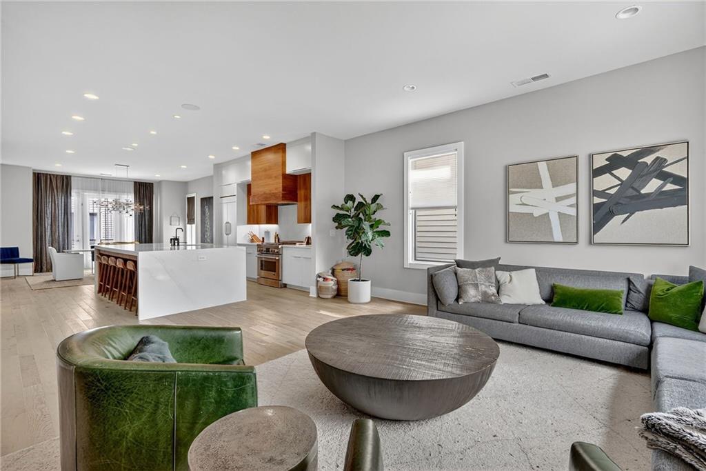 4012 Hazel Nut Lane Atlanta, GA 30342 - Photo 11 of 38