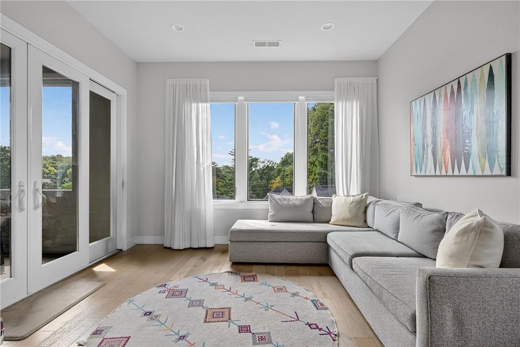 4012 Hazel Nut Lane Atlanta, GA 30342 - Photo 23 of 38