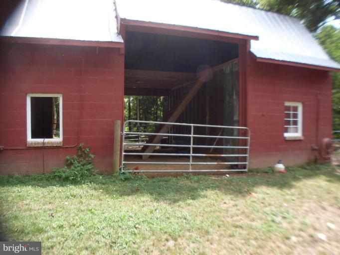 17101 West Old Baltimore Road Boyds, MD 20841 - Photo 8 of 30 Barn