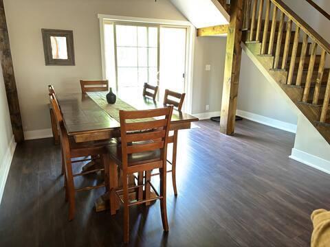 168 Fontana Avenue Fontana, WI 53125 - Photo 14 of 36 Living room with table