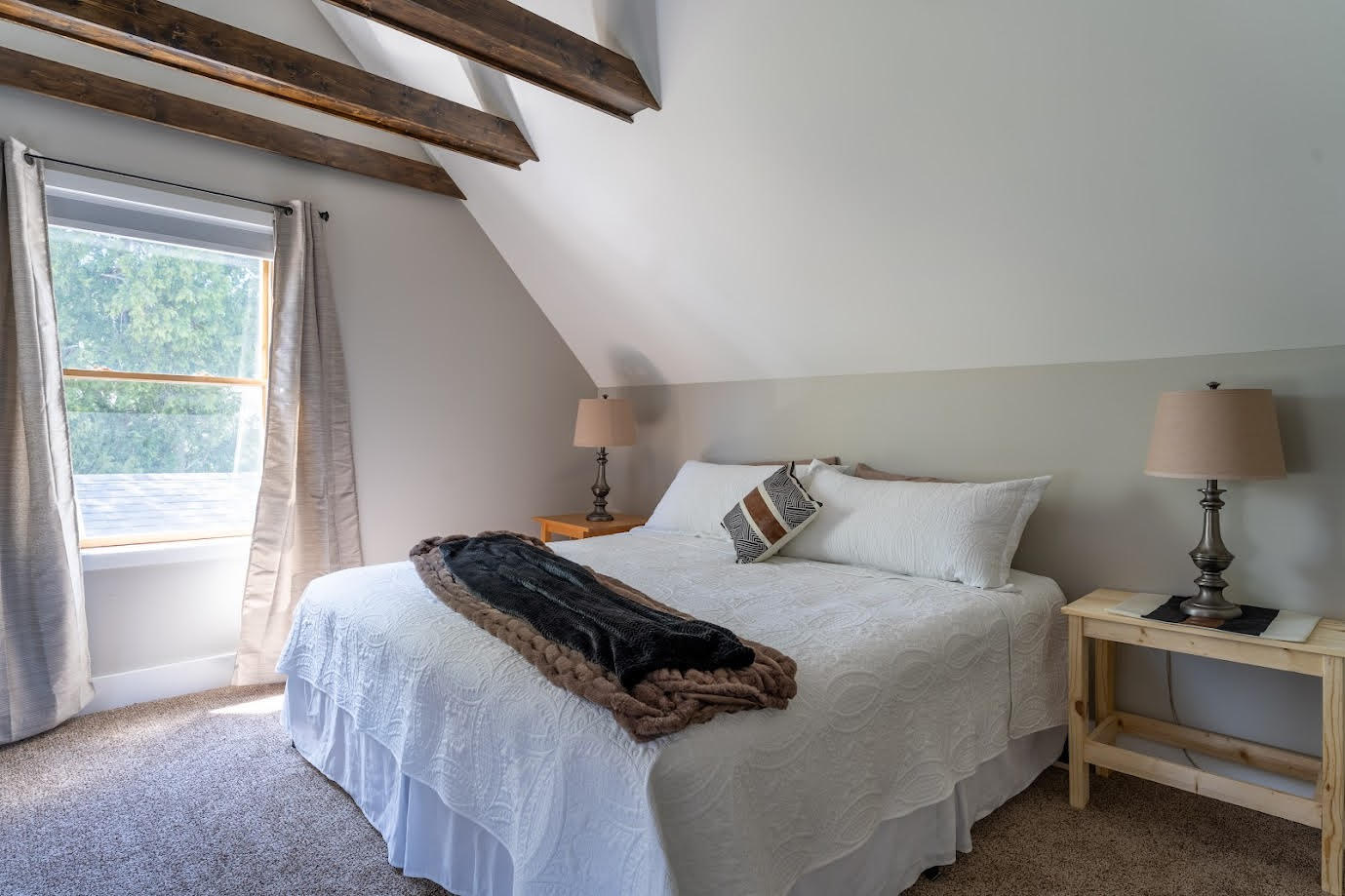 168 Fontana Avenue Fontana, WI 53125 - Photo 16 of 36 Bedroom1