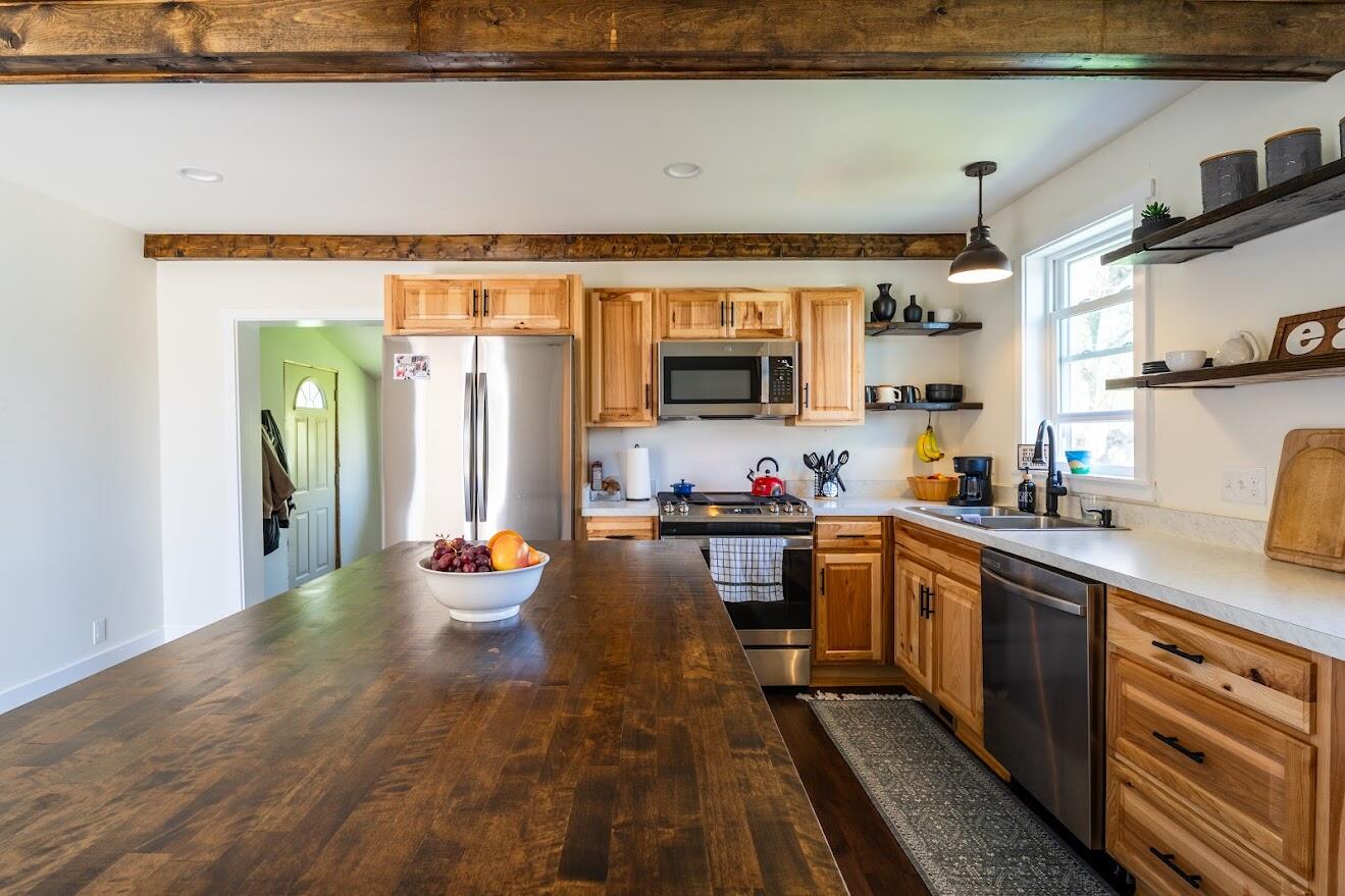 168 Fontana Avenue Fontana, WI 53125 - Photo 2 of 36 Kitchen 3
