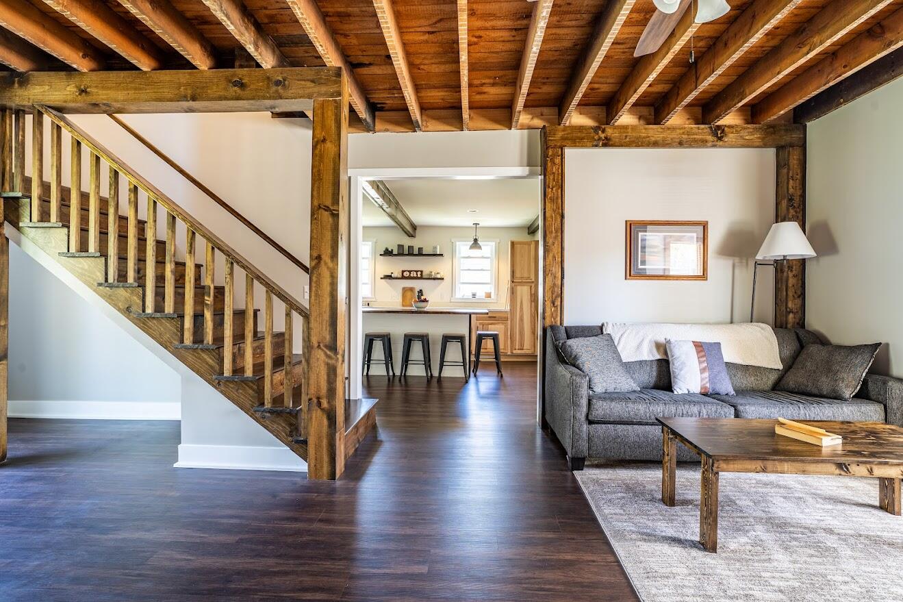 168 Fontana Avenue Fontana, WI 53125 - Photo 4 of 36 Living room facing kitchen