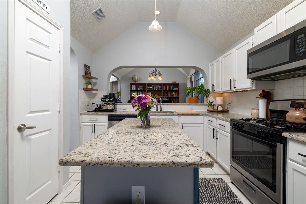 4809 Rincon Way Fort Worth, TX 76137 - Photo 11 of 32