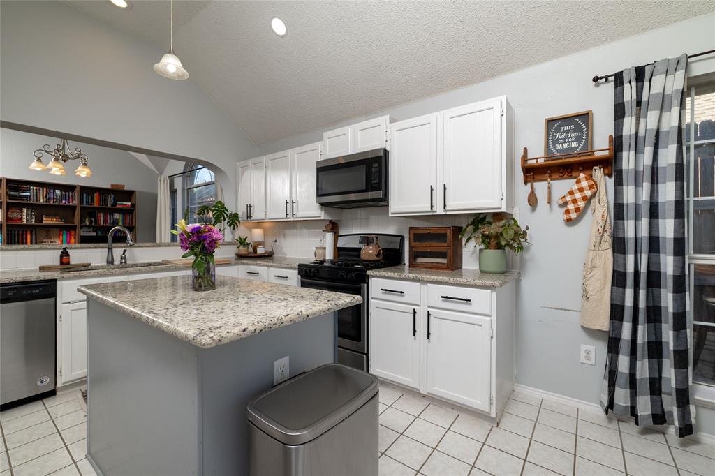 4809 Rincon Way Fort Worth, TX 76137 - Photo 12 of 32