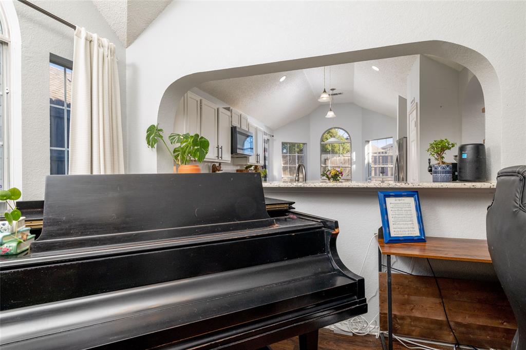 4809 Rincon Way Fort Worth, TX 76137 - Photo 8 of 32