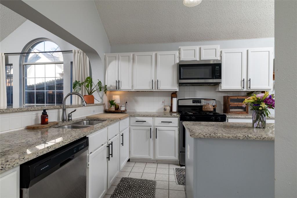 4809 Rincon Way Fort Worth, TX 76137 - Photo 9 of 32