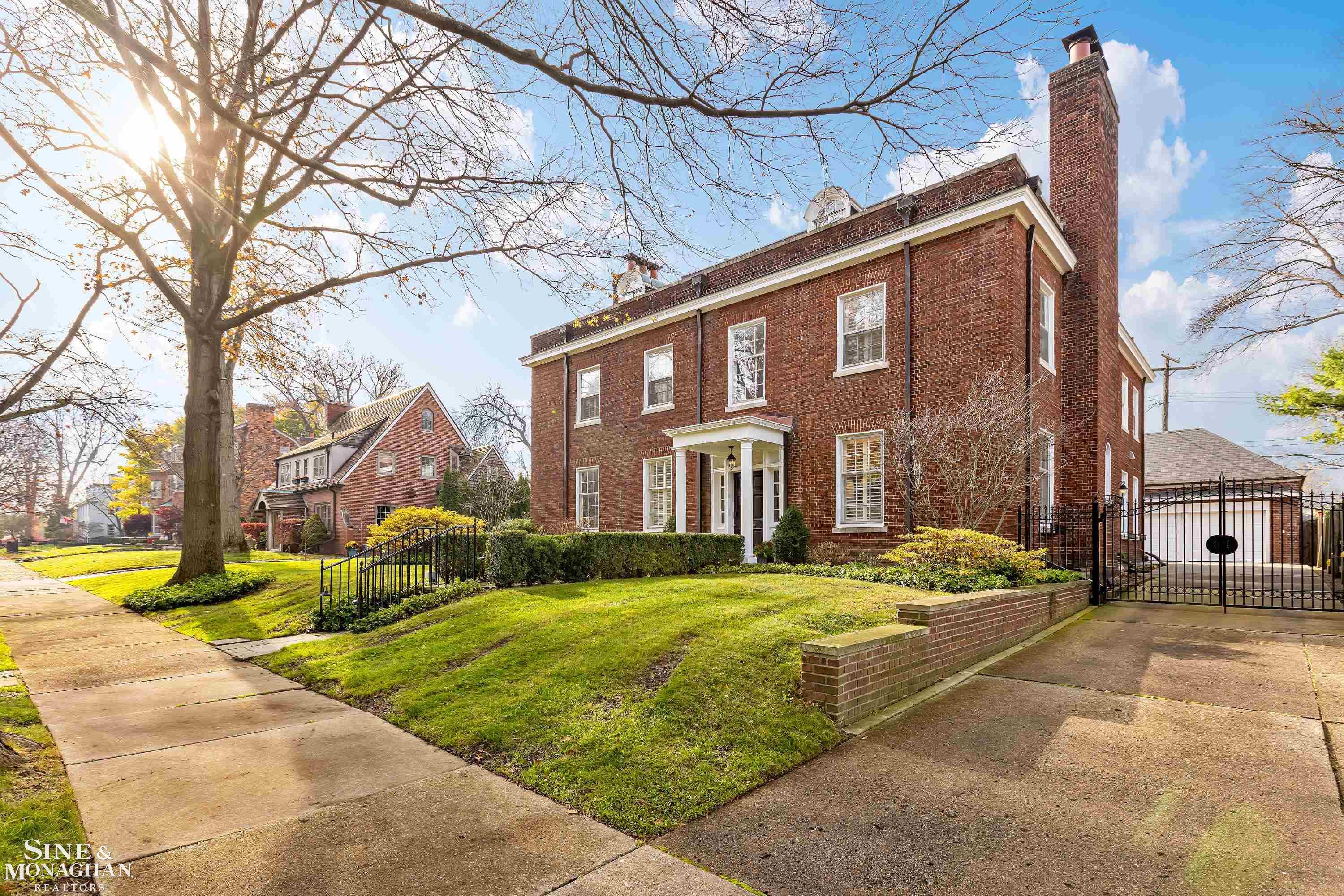 31 Beverly Road Grosse Pointe, MI 48236 - Photo 2 of 97 50161511-a102a13e-b75e-4085-bcd2-28118d6fa5d7.JPG