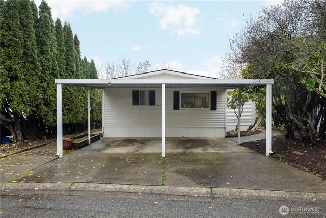 a view of a house with backyard and a garage