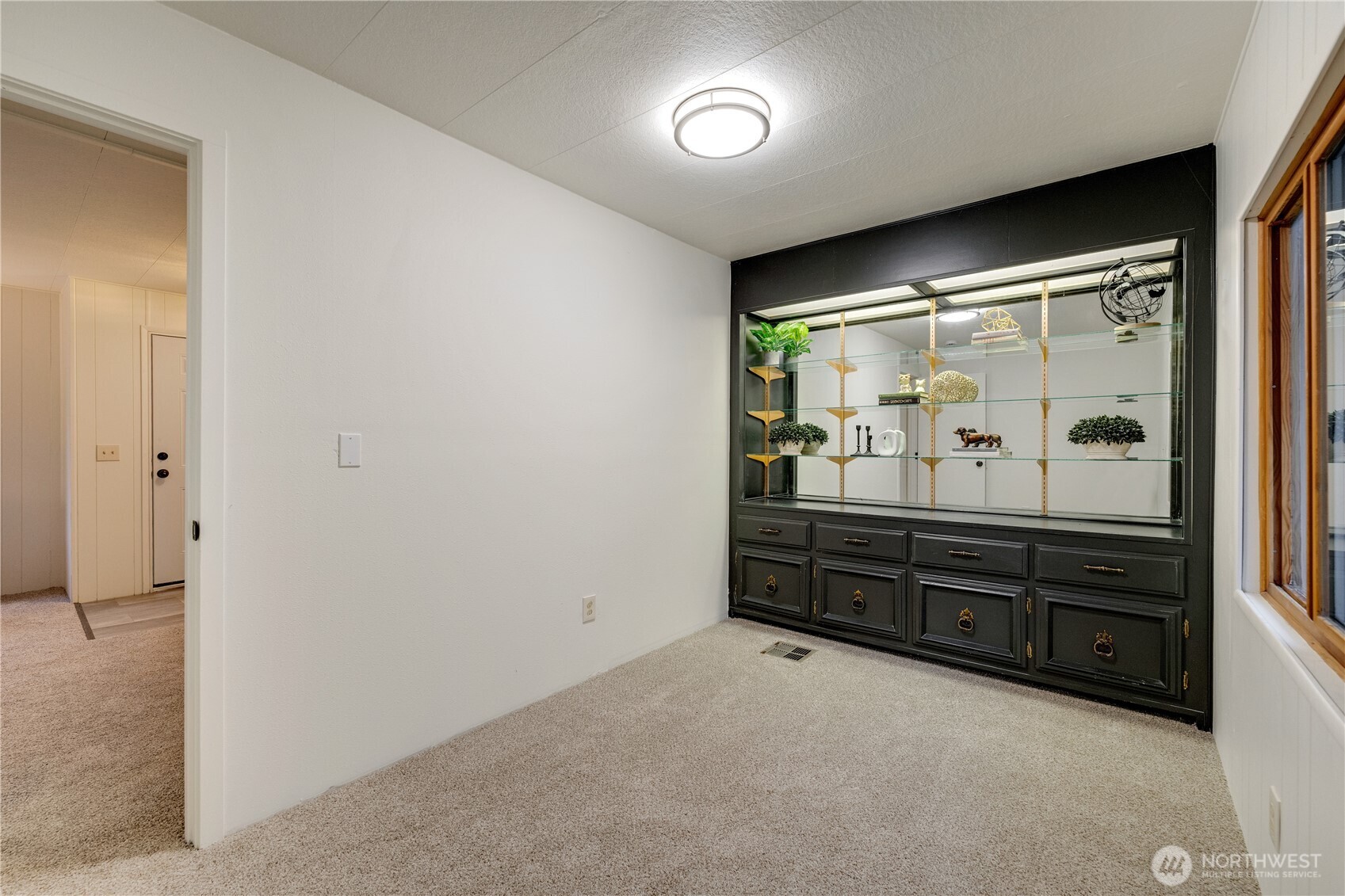 19305 127th Avenue Northeast Bothell, WA 98011 - Photo 34 of 38 an empty room with furniture