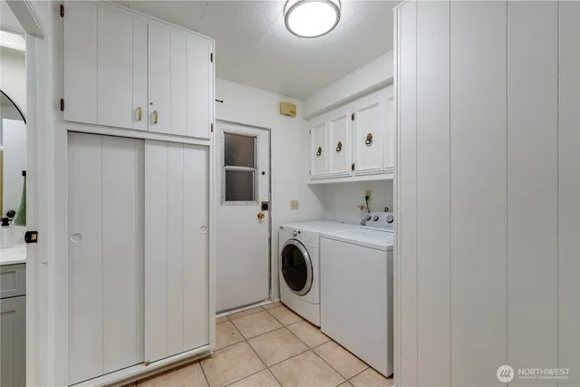 a view of kitchen and washer and dryer
