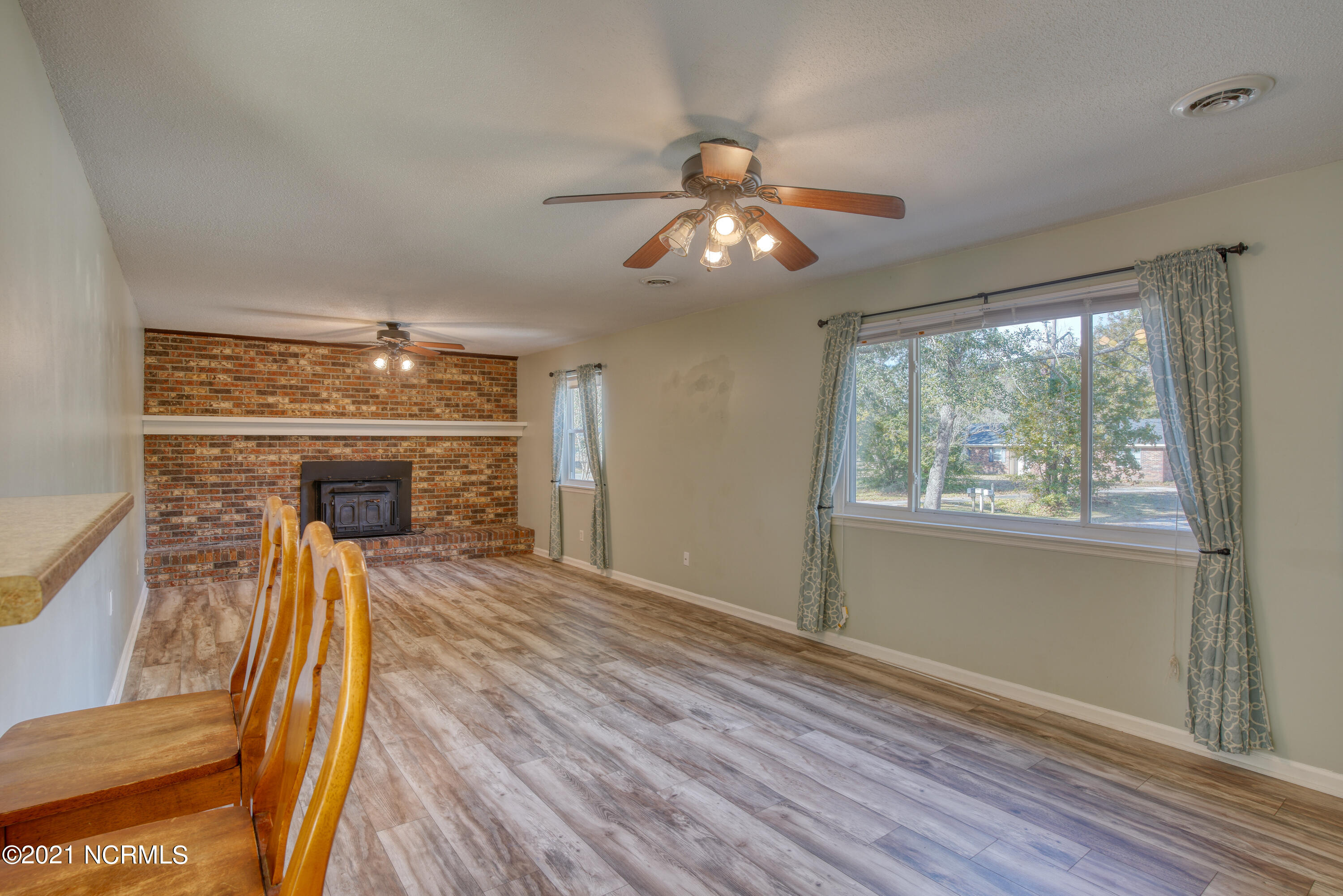 221 Richelieu Road Wilmington, NC 28412 - Photo 3 of 17 221 Richelieu-12
