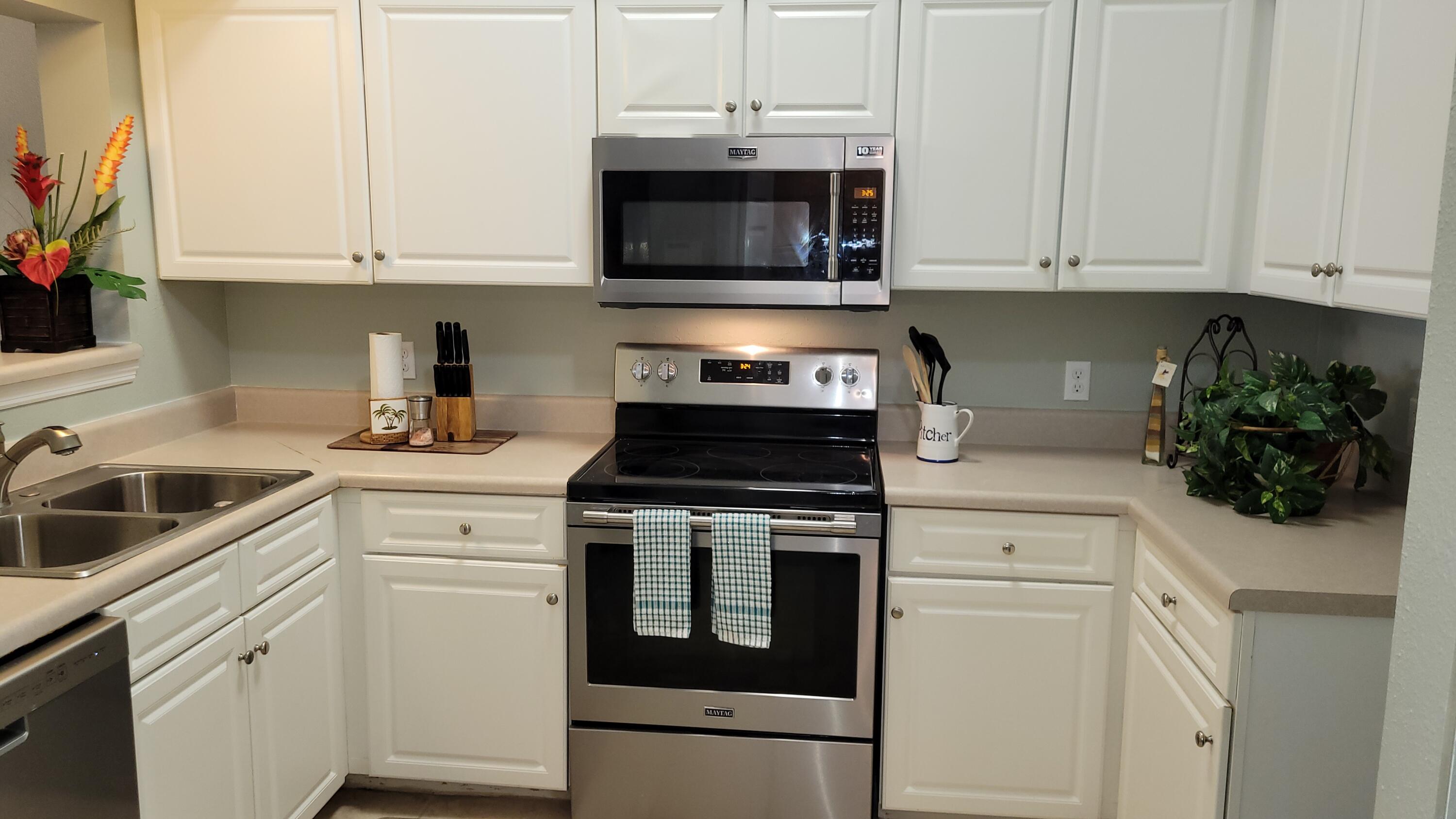 4270 Calinda Lane, Unit 357 Niceville, FL 32578 - Photo 11 of 25 Kitchen