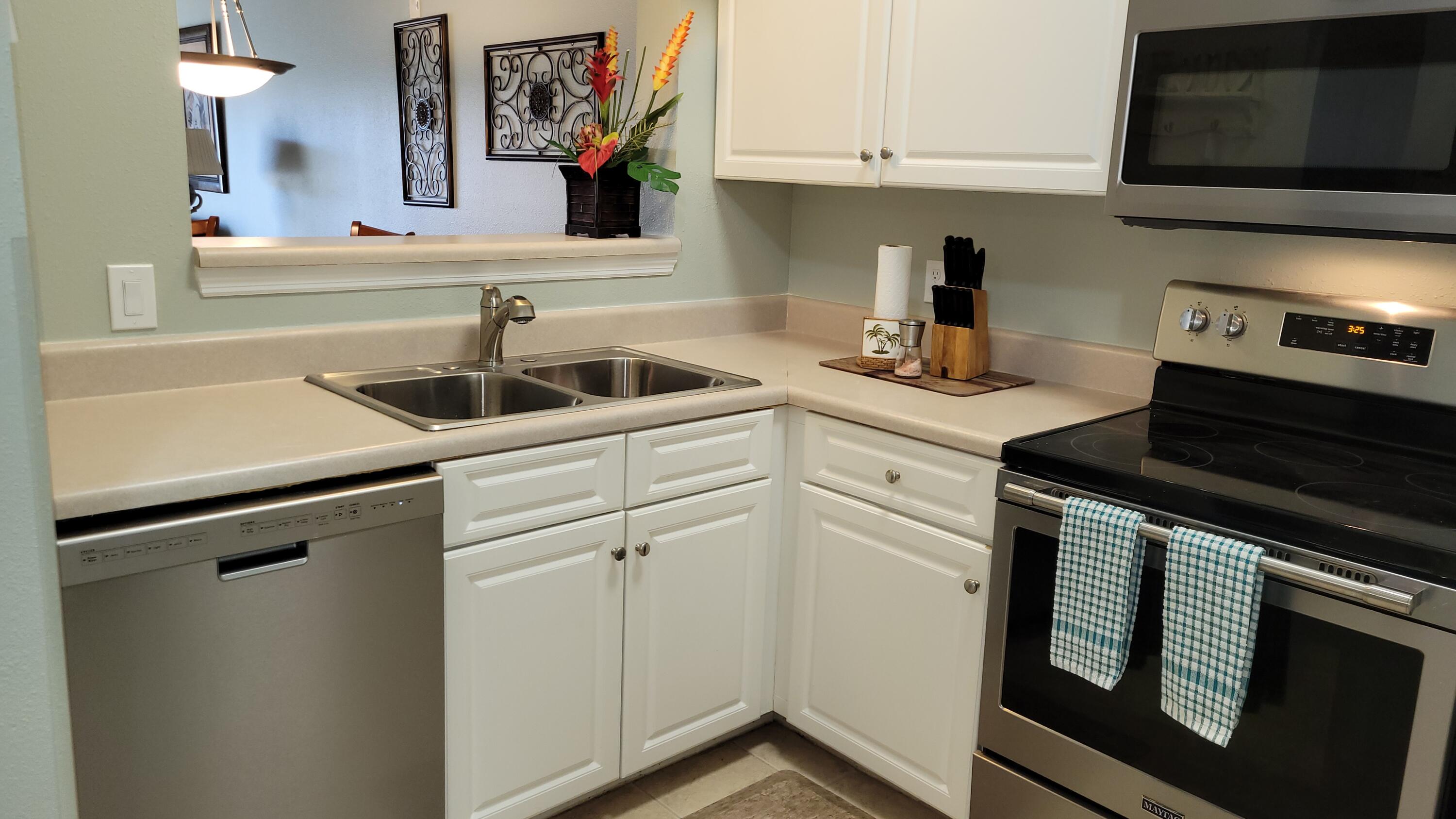 4270 Calinda Lane, Unit 357 Niceville, FL 32578 - Photo 10 of 25 Kitchen