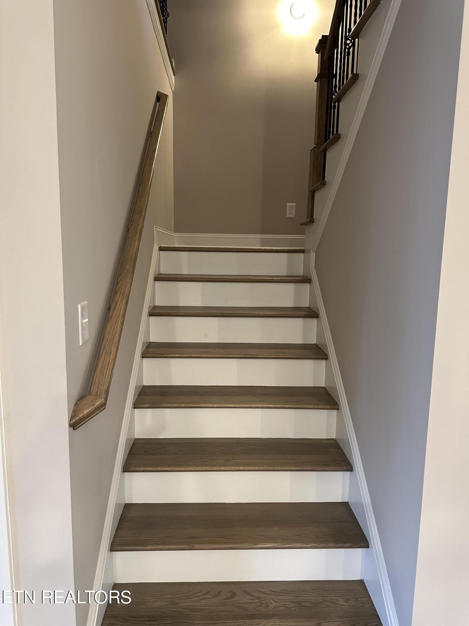 7636 Honey Oaks Road Corryton, TN 37721 - Photo 5 of 8 Oak treads on stairs