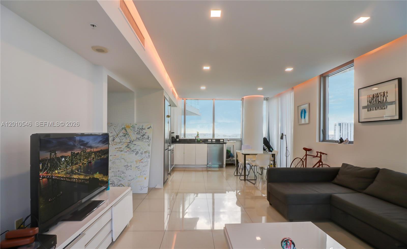 92 Southwest 3rd Street, Unit 2410 Miami, FL 33130 - Photo 2 of 10