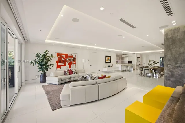 $2,700,000 | 3535 Hiawatha Avenue, Unit 305, Coconut Grove, FL 33133