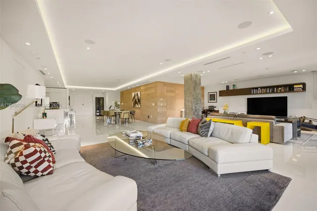 $2,700,000 | 3535 Hiawatha Avenue, Unit 305, Coconut Grove, FL 33133