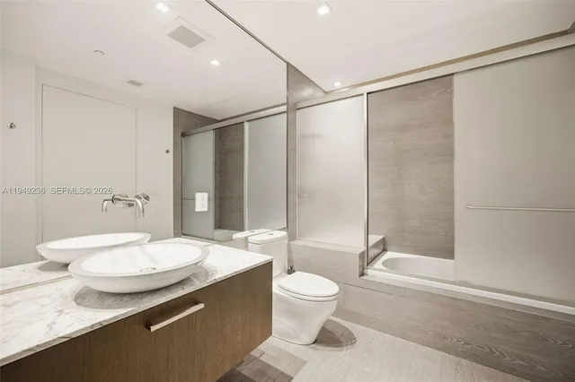 $2,700,000 | 3535 Hiawatha Avenue, Unit 305, Coconut Grove, FL 33133