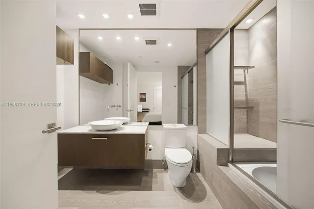 $2,700,000 | 3535 Hiawatha Avenue, Unit 305, Coconut Grove, FL 33133