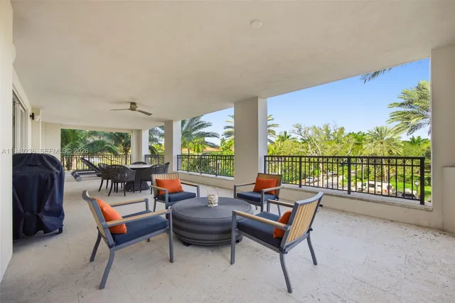 $2,700,000 | 3535 Hiawatha Avenue, Unit 305, Coconut Grove, FL 33133