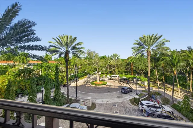 $2,700,000 | 3535 Hiawatha Avenue, Unit 305, Coconut Grove, FL 33133