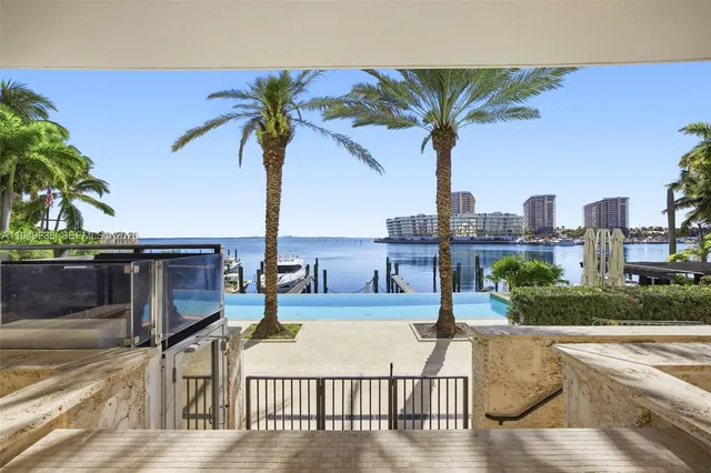 $2,700,000 | 3535 Hiawatha Avenue, Unit 305, Coconut Grove, FL 33133