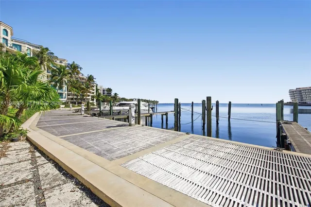 $2,700,000 | 3535 Hiawatha Avenue, Unit 305, Coconut Grove, FL 33133