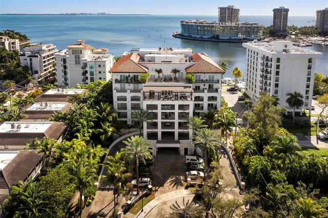$2,700,000 | 3535 Hiawatha Avenue, Unit 305, Coconut Grove, FL 33133