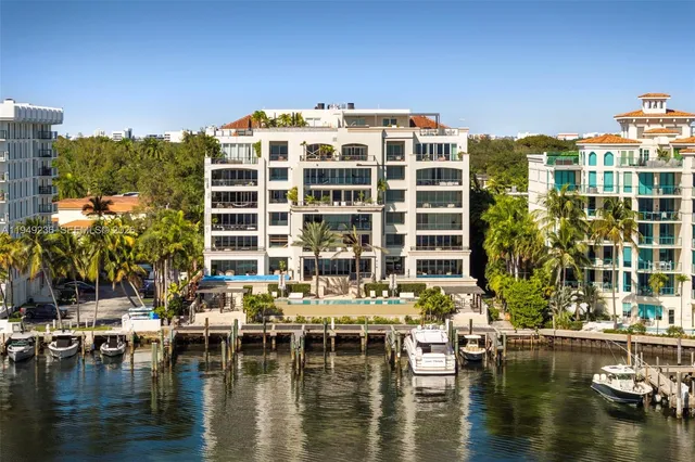 $2,700,000 | 3535 Hiawatha Avenue, Unit 305, Coconut Grove, FL 33133