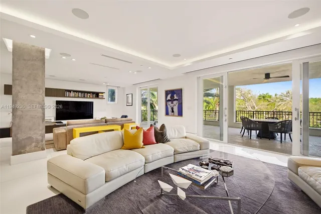 $2,700,000 | 3535 Hiawatha Avenue, Unit 305, Coconut Grove, FL 33133