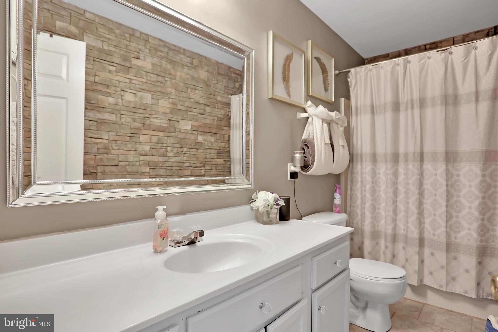 21 Nottingham Road Hagerstown, MD 21740 - Photo 9 of 36 Bathroom