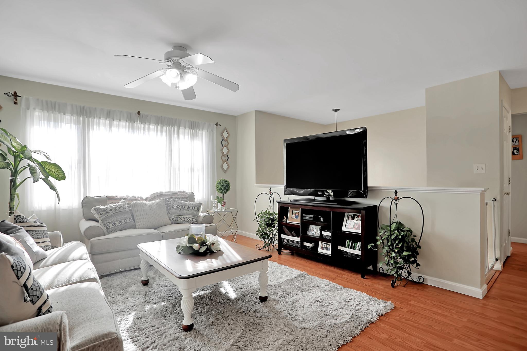 21 Nottingham Road Hagerstown, MD 21740 - Photo 10 of 36 Main Living Room, 2nd Level
