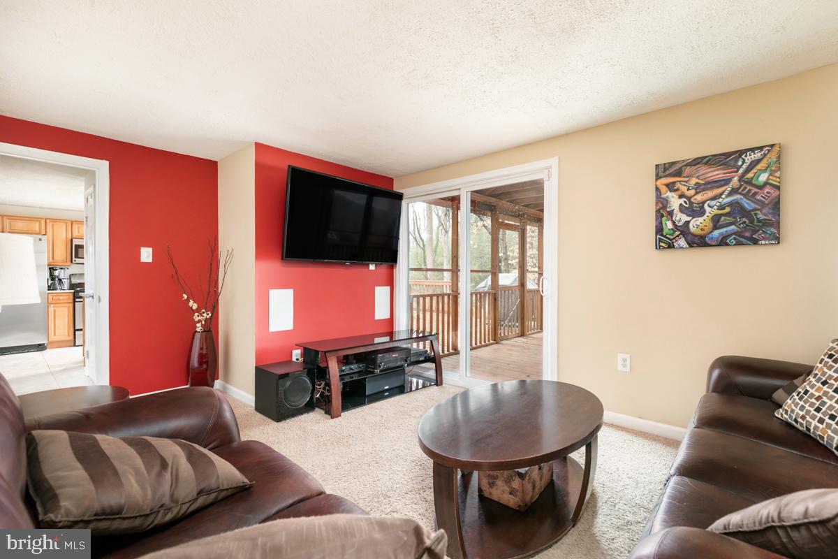 4336 Granby Road Woodbridge, VA 22193 - Photo 16 of 23 Family room w/SG door leading to screen porch