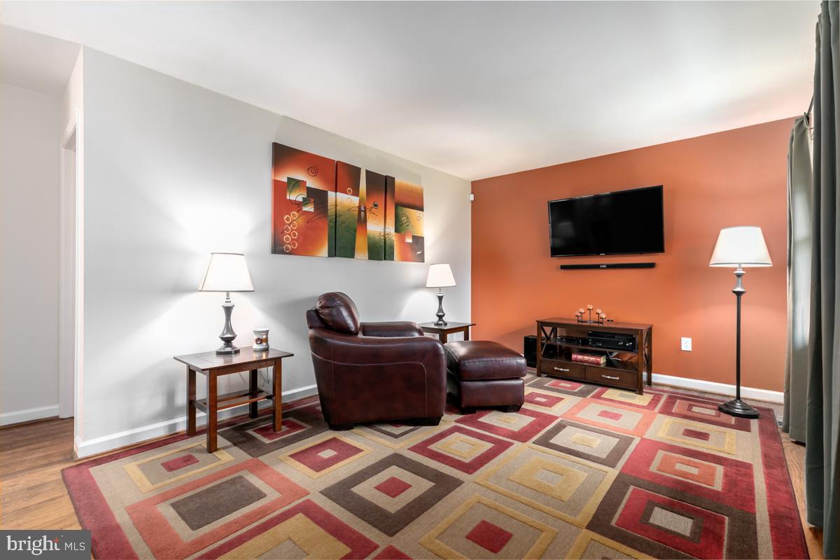 4336 Granby Road Woodbridge, VA 22193 - Photo 3 of 23 Living room w/hardwood
