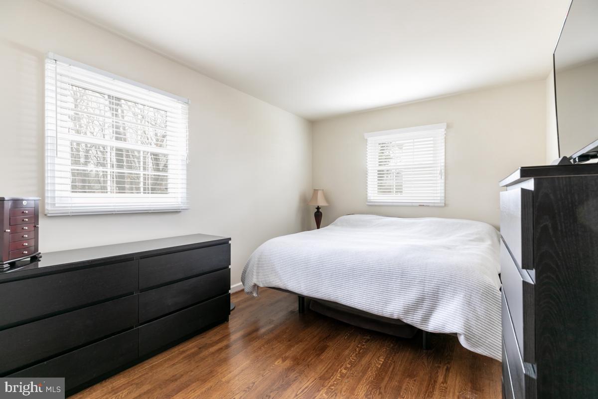 4336 Granby Road Woodbridge, VA 22193 - Photo 5 of 23 Master Bedroom w/ hardwood