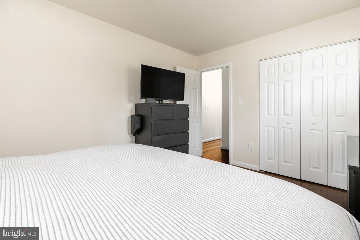 4336 Granby Road Woodbridge, VA 22193 - Photo 6 of 23 Master Bedroom w/hardwood