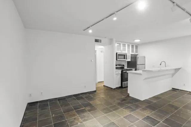 $1,200 | 3602 Garrott Street, Unit 3, Houston, TX 77006