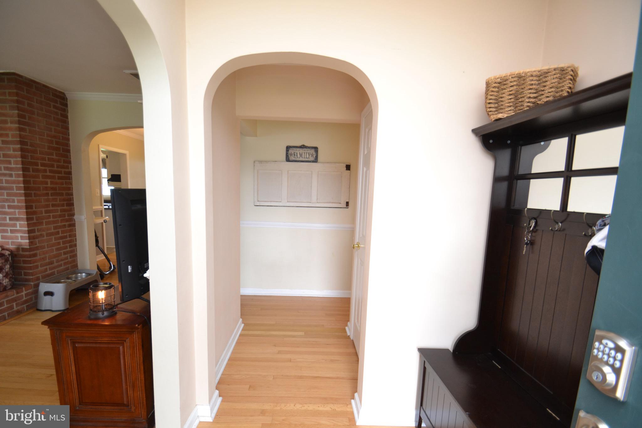 339 Hook Road Westminster, MD 21157 - Photo 6 of 44 Entryway