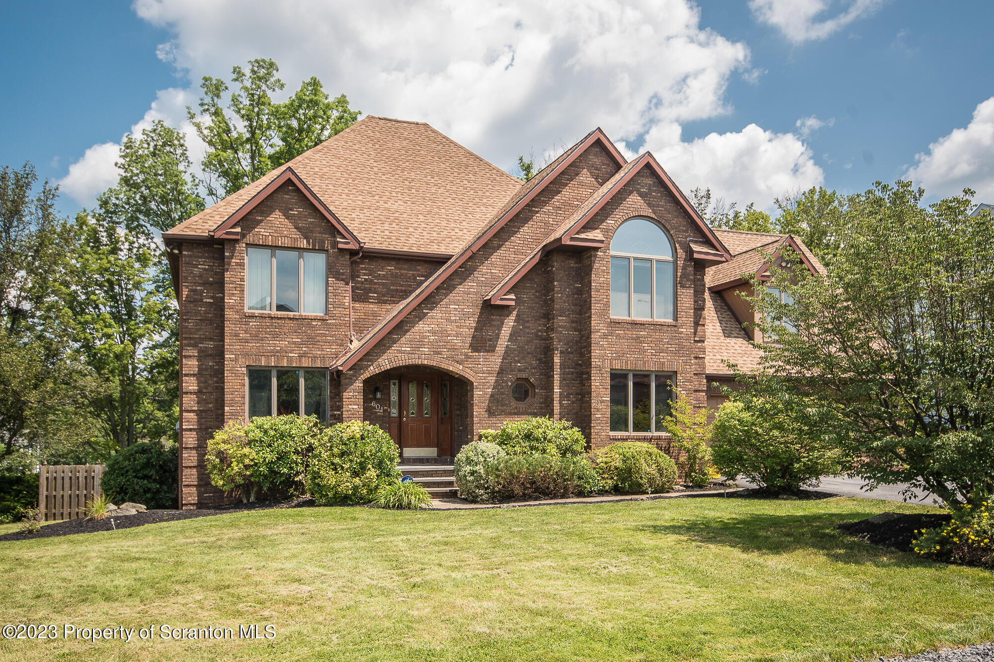 601 Hampton Road Clarks Summit, PA 18411 - Photo 1 of 23 Front